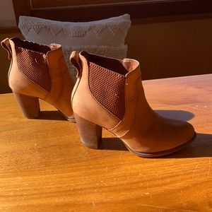 Leather UGG ankle boots booties russet color 5.5